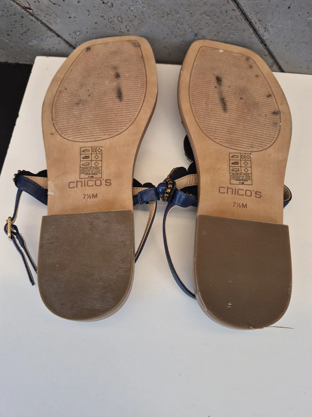 Chico's Blue Stone Bronze Beaded Lambskin T-Strap Sandals 7.5 Memory Foam Insole